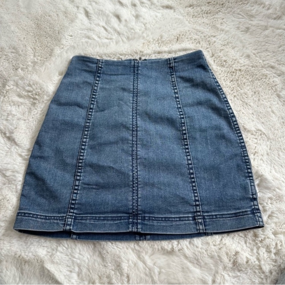 Free People denim mini skirt size 4 EUC - Picture 3 of 3